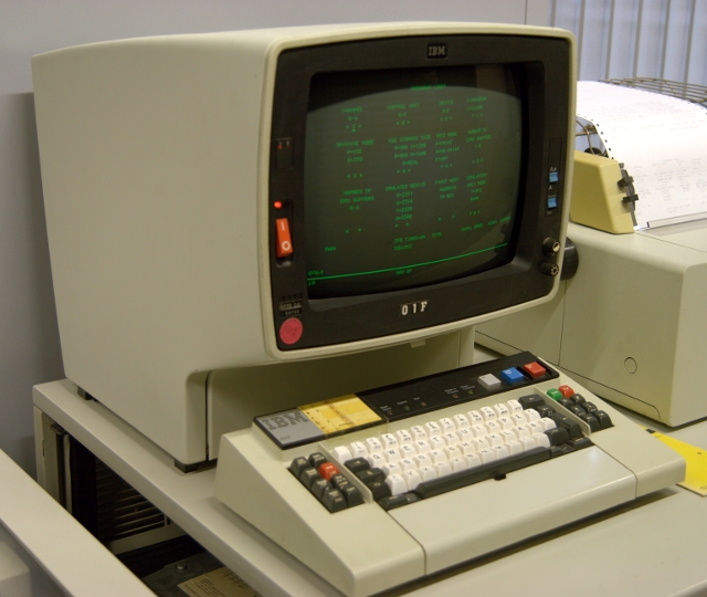 Bild: Terminal de pupitre IBM 3278-2