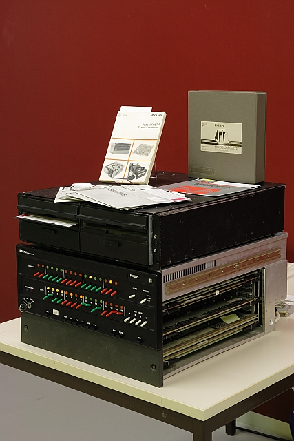 Bild: Computer with floppy drives