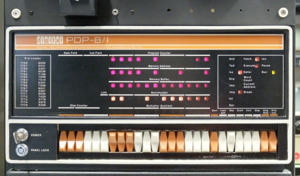 Bild: PDP-8/I Frontpanel