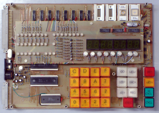 Bild: Poly-Computer 880 Gesamtansicht